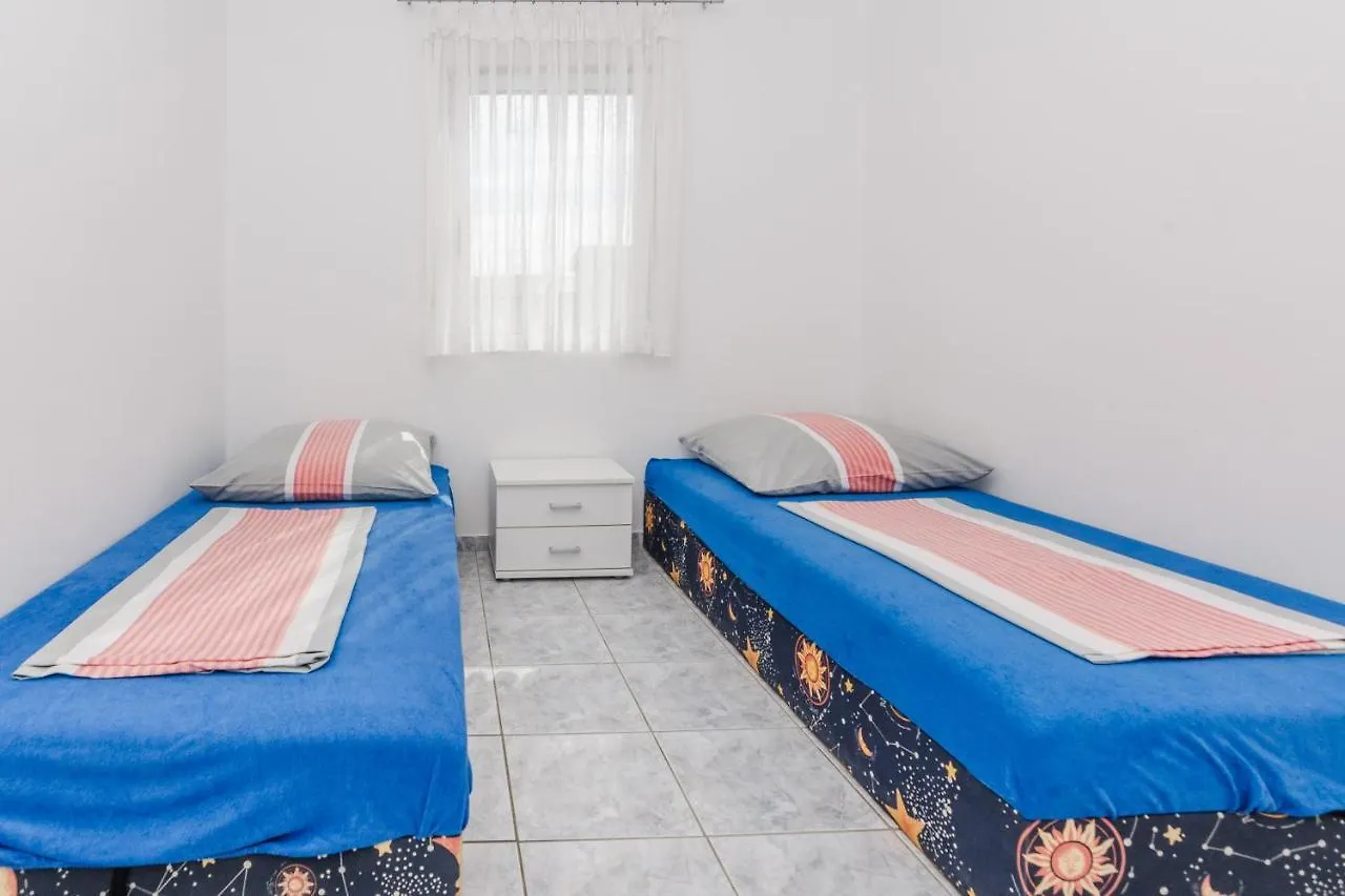 Apartments Palaic Vir 0*,