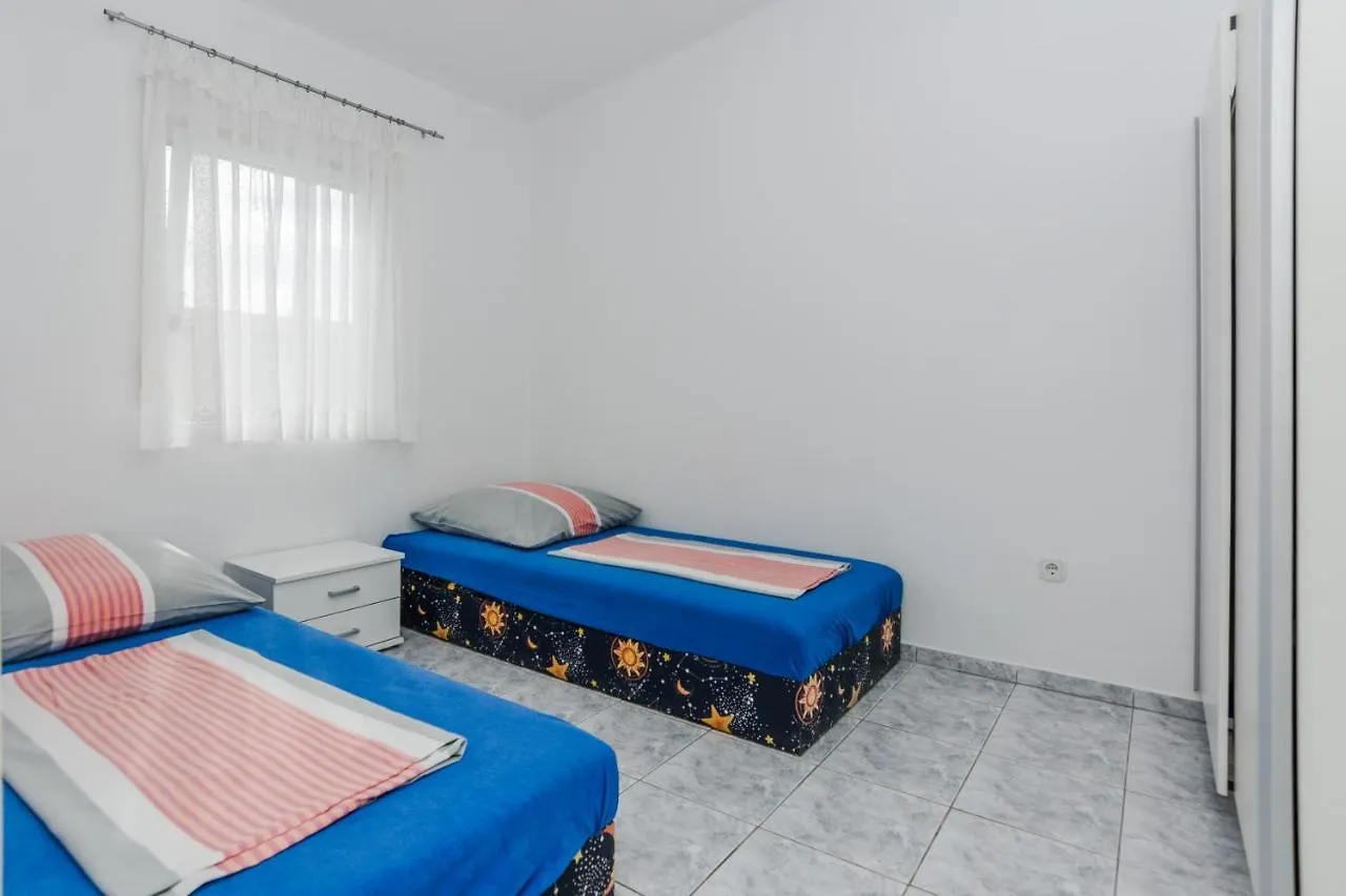 Apartments Palaic Vir